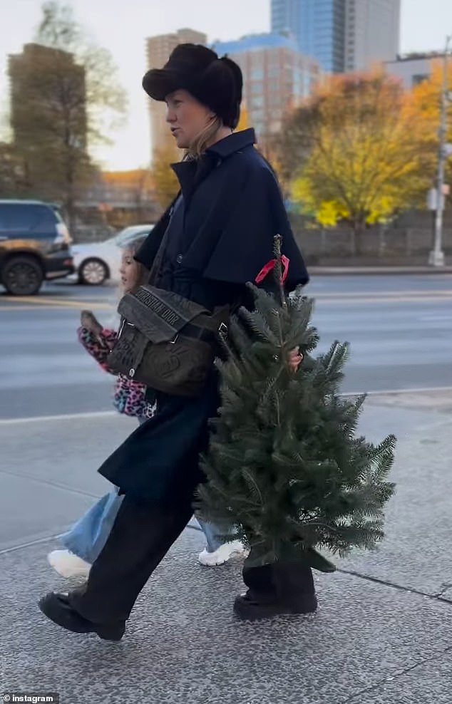 On Monday, the 45-year-old actress shared a video of her and her five-year-old daughter Rani Rose picking out a Christmas tree in New York City.