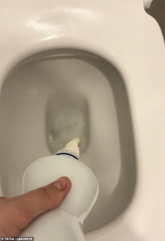 Another TikTok video published yesterday showed a woman emptying her bottle of Arla into the toilet before flushing it