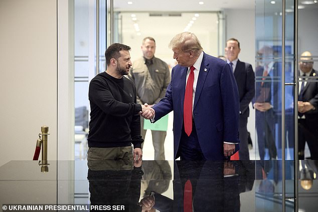 The photo shows President Volodymyr Zelensky meeting with Trump during the US presidential race in September