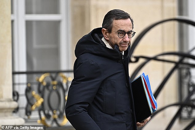 “We are at a crucial moment for France,” Bruno Retailleau (photo) told TF1. “We risk chaos, we risk a financial crisis” similar to the “sovereign debt crisis in Greece in 2008”