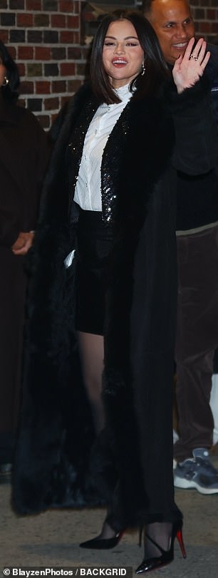 She completed the look with a nearly floor-length black coat trimmed with what may have been faux fur for her final public appearance.