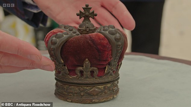 The woman explained that it was given to her by her husband two years ago as a Valentine's Day gift, but originally came from an attic sale at the famous estate in 2010.