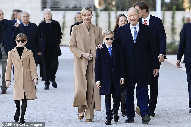 Although house prices have not been made public, property group Knight Frank reportedly estimates that homes in Mareterra will cost around £82,842.50 (€100,000) per square meter. In the photo: the Monegasque royal family during the inauguration