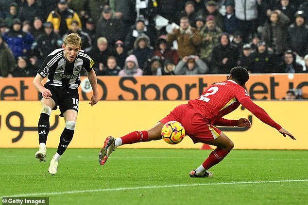 Winger Gordon scored to put Newcastle 2–1 up, but the match ultimately ended in a 3–3 draw