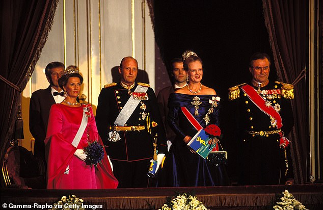 In 1991, Queen Margrethe wore elements of the set during a state visit by the Norwegian royal family