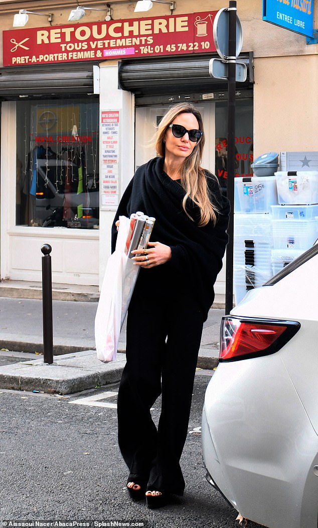 While shopping, the star could be seen stocking up on festive wrapping paper as she left a store in the capital with six rolls.