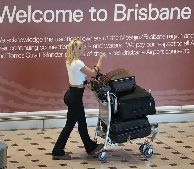 She wore a tight white shirt that showed off her striking assets, as well as black activewear leggings