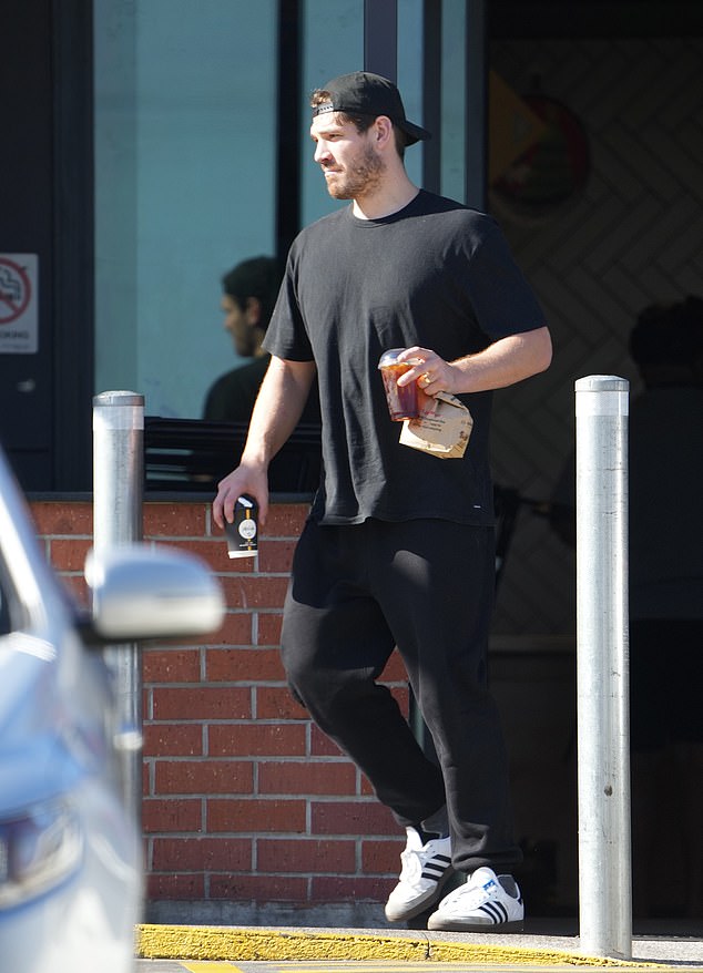 Tammy's new husband Matt was also dressed casually in a black T-shirt and pants, with a black cap worn backwards.