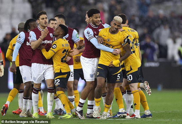 1733783672 97 Wolves captain Mario Lemina THROWS West Ham star Jarrod Bowen