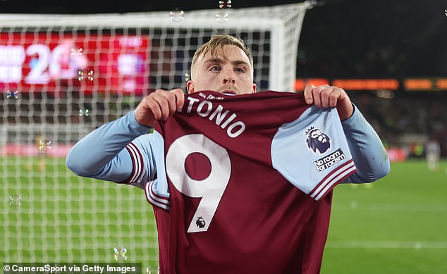 Jarrod Bowen celebrated the winner by holding up teammate Michail Antonio's shirt