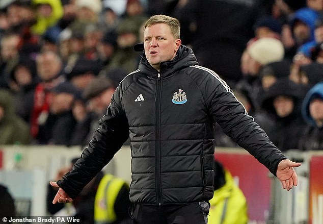 Shearer feels Howe needs support during a difficult period for Newcastle