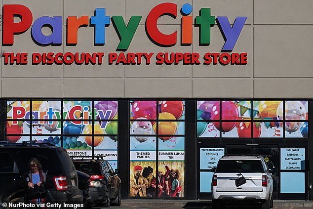 The New Jersey-based party suppliers, which once dominated the market with balloons, Halloween costumes and decorations, are buckling under the weight of competition from Amazon, Walmart and pop-up rivals like Spirit Halloween.