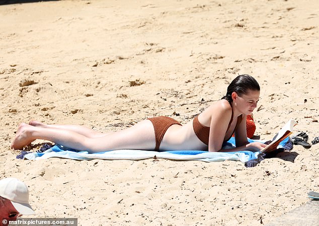 Without a lick of makeup in sight, Lucia stepped out and let her natural beauty shine as she sunbathed on her beach towel