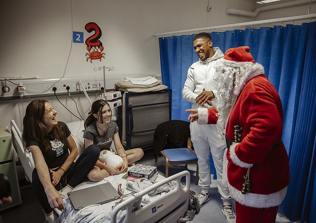 He was seen spreading smiles and goodwill among the children and staff of the Kids Starfish unit