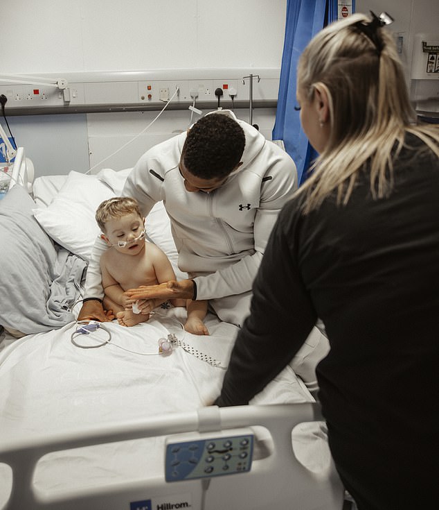 AJ, who has a personal connection with the hospital – having been born there in 1989 – has a long history of giving back to the local community, and this Christmas visit was no exception.