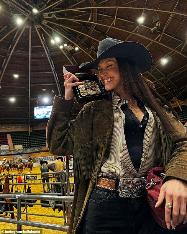 Just a few days ago, she also celebrated being crowned Rookie of the Year with a sharp victory in the competition. The model shared a number of photos and videos on her Instagram account after earning the honor, just a year after she started competing in Western-style equestrian sports.