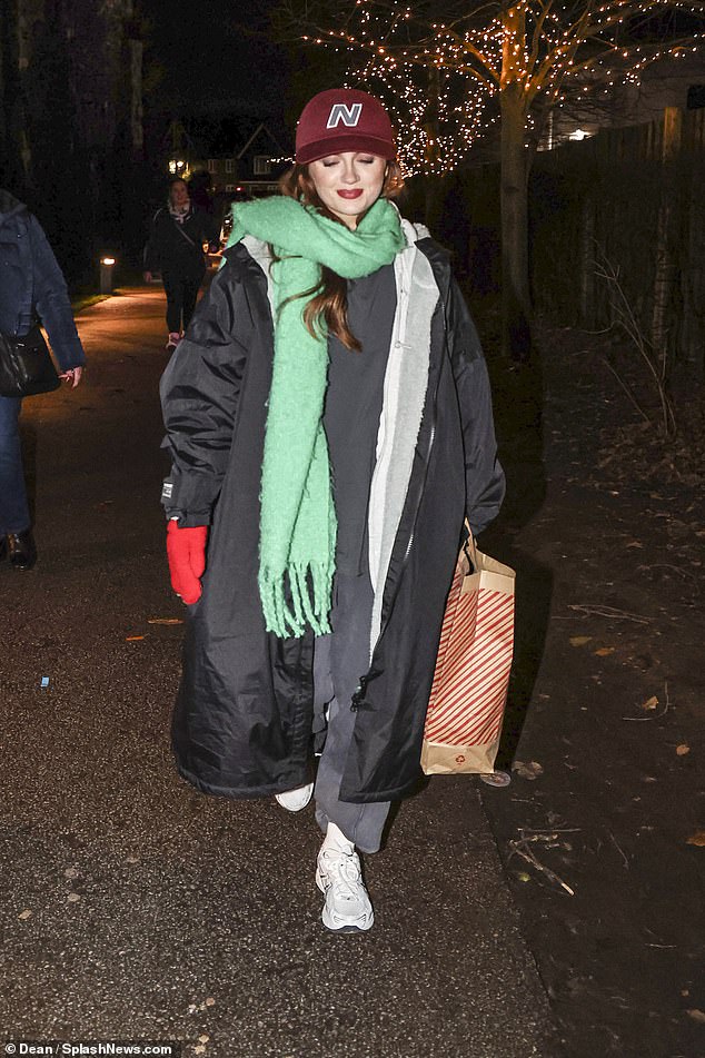 She donned a gray sweatshirt and matching sweatpants as she strolled down the street with a shopping bag in her hand