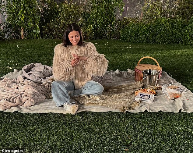 Both a picnic basket and a Taco Bell box could be seen nearby as the actress happily looked at the ring on her finger