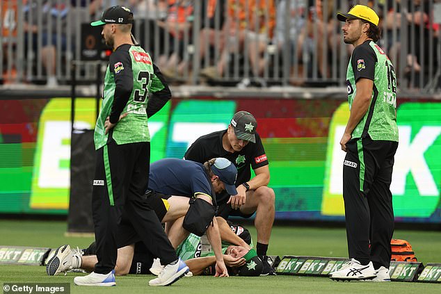 1734266552 817 Worrying scenes unfold in opening Big Bash clash as Melbourne