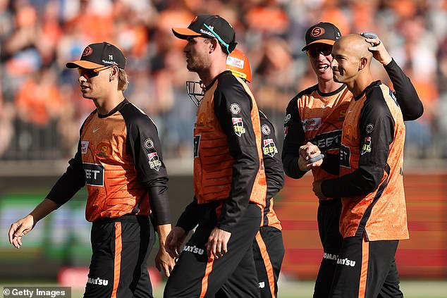 1734266554 2 Worrying scenes unfold in opening Big Bash clash as Melbourne