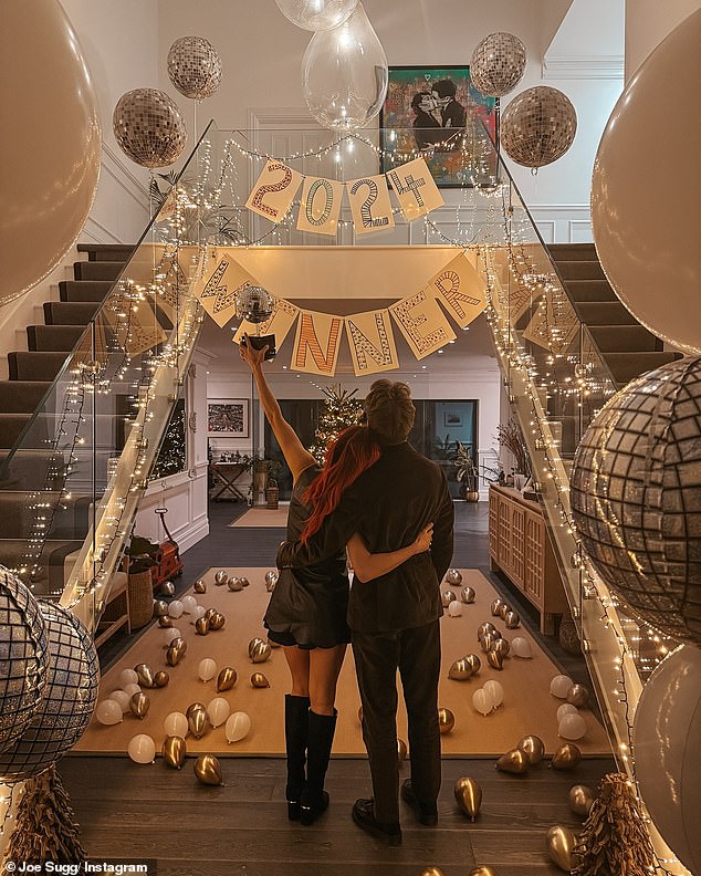 Joe pulled out all the stops for the festivities as he decorated their home with a '2024 winner' banner and silver balloons while Dianne proudly held the Glitterball trophy