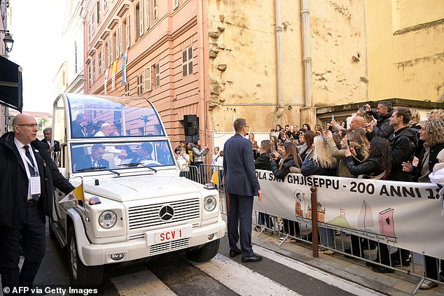 The custom G-Wagon not only looks great, it's also environmentally friendly – ​​a cause close to the Pope's heart