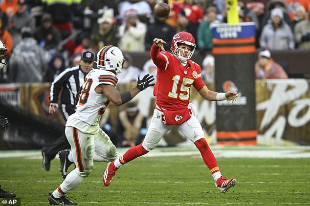 Mahomes passes in the second half against the Cleveland Browns on Sunday