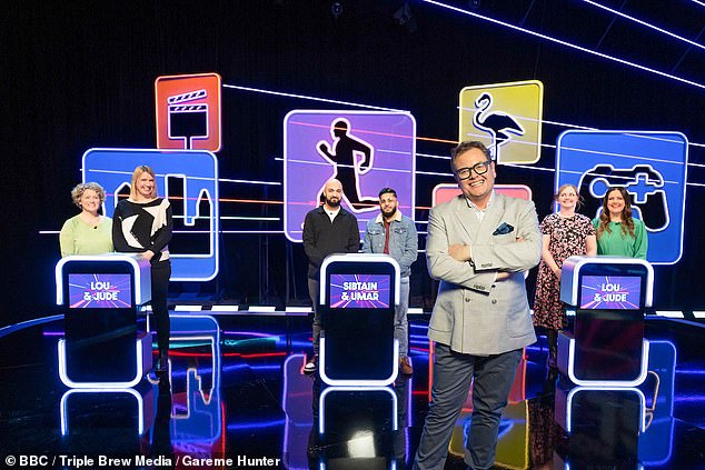 The show pits teams against the clock to name pictures in four rounds, including Picture Twist and buzzer rounds. The winning team will receive a Picture Slam and a chance to win £10,000