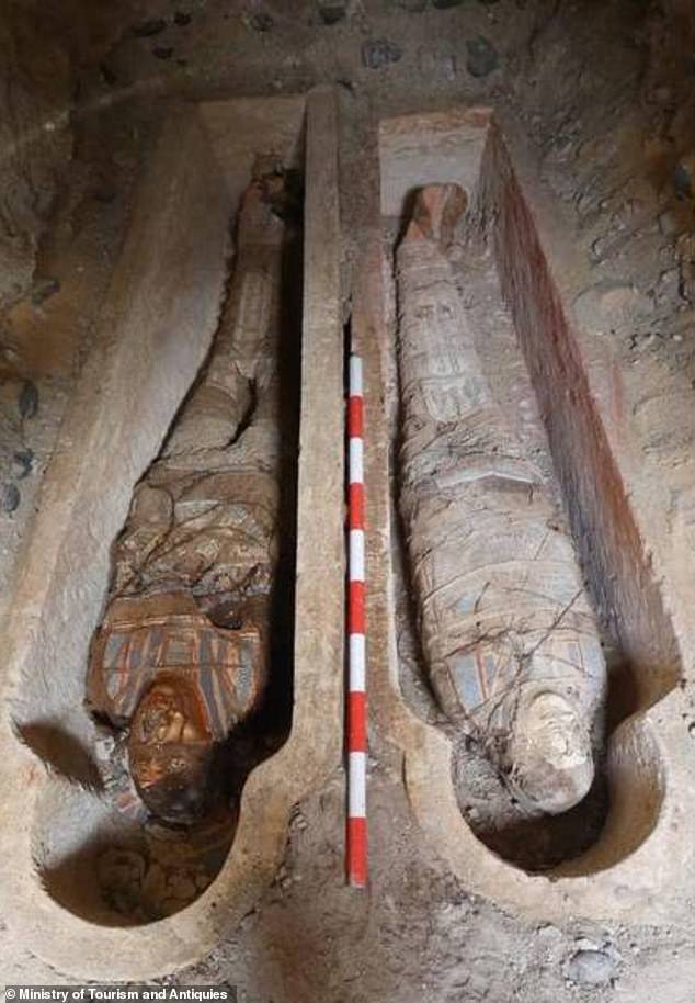 When examining the graves, the team found around 300 mummies, according to a statement from the University of Barcelona (UB), one of the institutions supporting the mission.