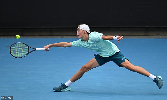 1734527075 535 Lleyton Hewitts 16 year old son is set to follow in the