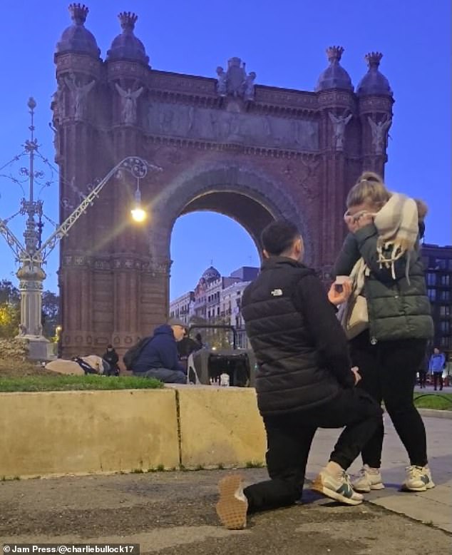 Telecommunications engineer Charlie had taken Hannah to the popular tourist spot this weekend with plans to propose