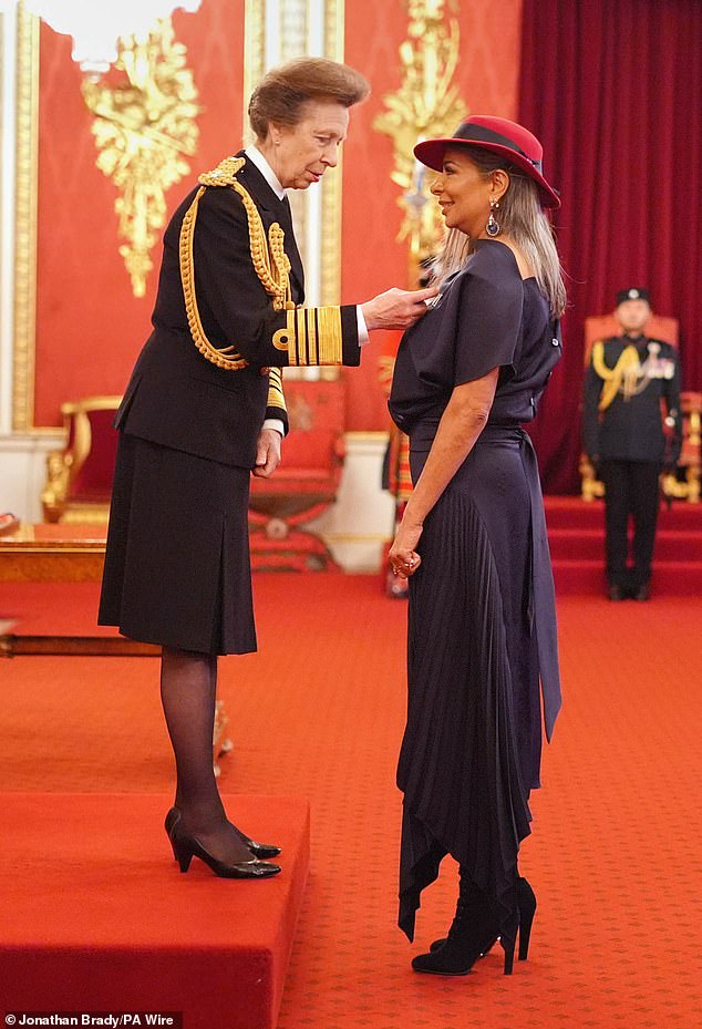 Shobna paired the dress with black suede heeled boots and a red and navy fedora hat