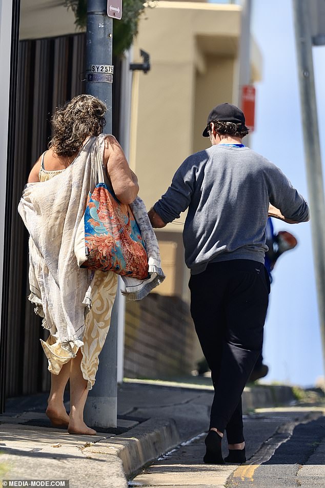 She dressed up with a colorful tote bag decorated with bold patterns