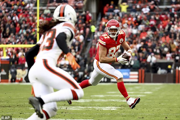 Kelce is the only player with 75 receptions or more to average less than 10 yards per catch