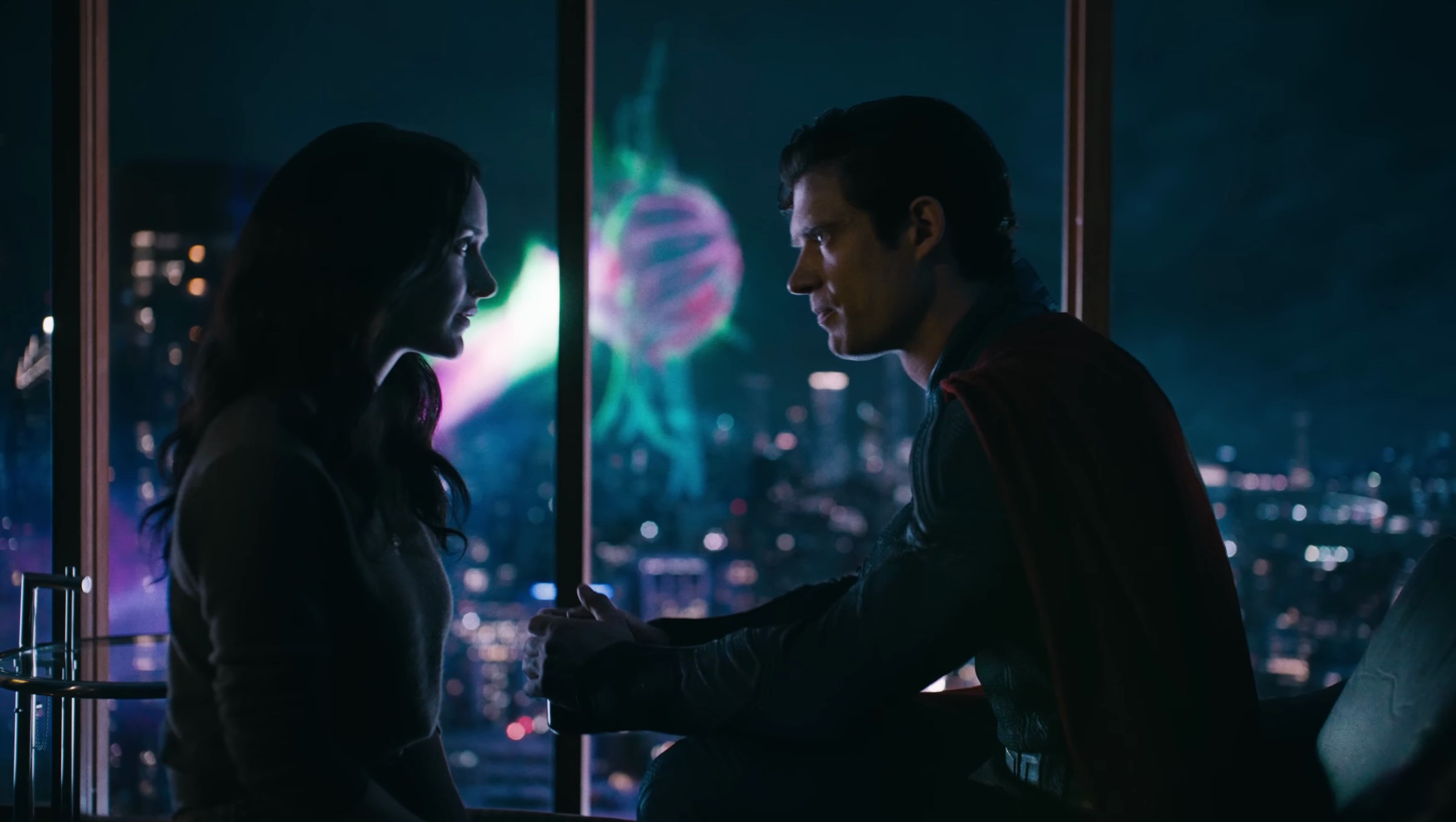 Lois and Superman 2025 talk in front of an alien eyeball attacking the city