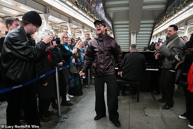 He combined beautiful black flared trousers with the stylish winter jacket