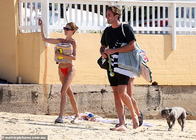 During an unexpected reunion on Tuesday, Max went to the beach with Dina and another friend - and our snapper was ready to capture every moment