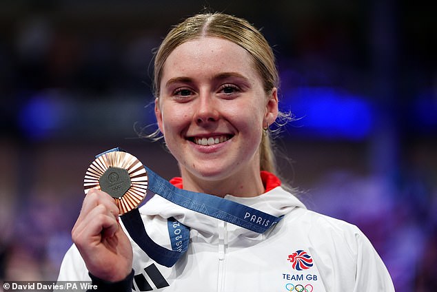 The move will allow Richardson to live much closer to his Welsh girlfriend Emma Finucane, a fellow sprint cyclist and winner of three medals in Pari.