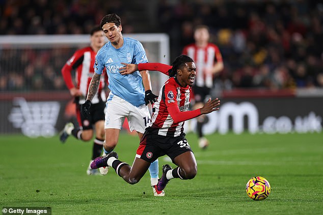 Brentford's Paris Maghoma will be challenged by Nottingham Forest's Nicolas Dominguez