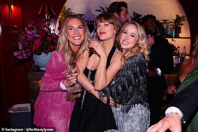 After friends of the couple shared photos from Swift's wrap party, eagle-eyed Swifties spotted a strange detail in some photos as she appeared to cover her ring finger with her pinky in the blink of an eye with Brittany Mahomes and Lyndsay Bell