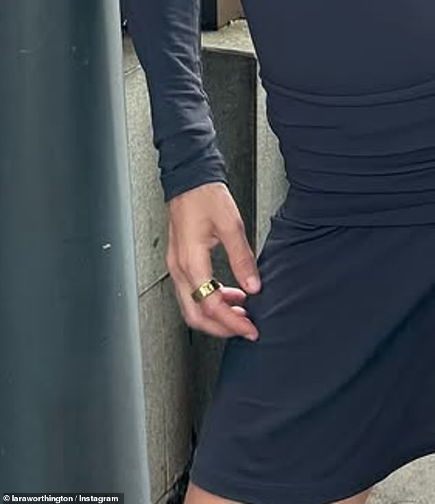 Lara wore an Oura ring on her right hand that is used to track sleep and physical activity