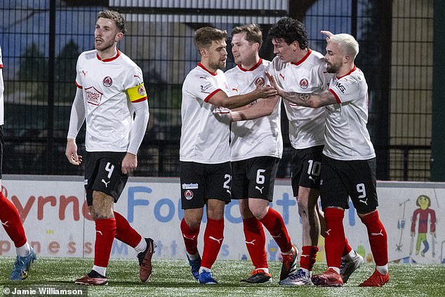 Martin Rennie earns praise from his teammates after scoring Clyde's second goal