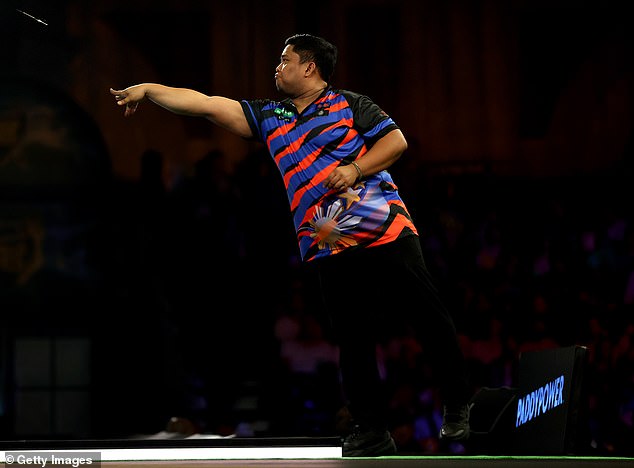 The world number 225 was attended to by Ally Pally's medical staff just minutes before his match