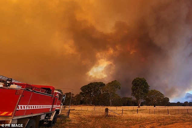 An out-of-control fire in Victoria's Grampians National Park has tripled in size over the weekend and firefighters are desperately trying to get the blaze under control before Boxing Day