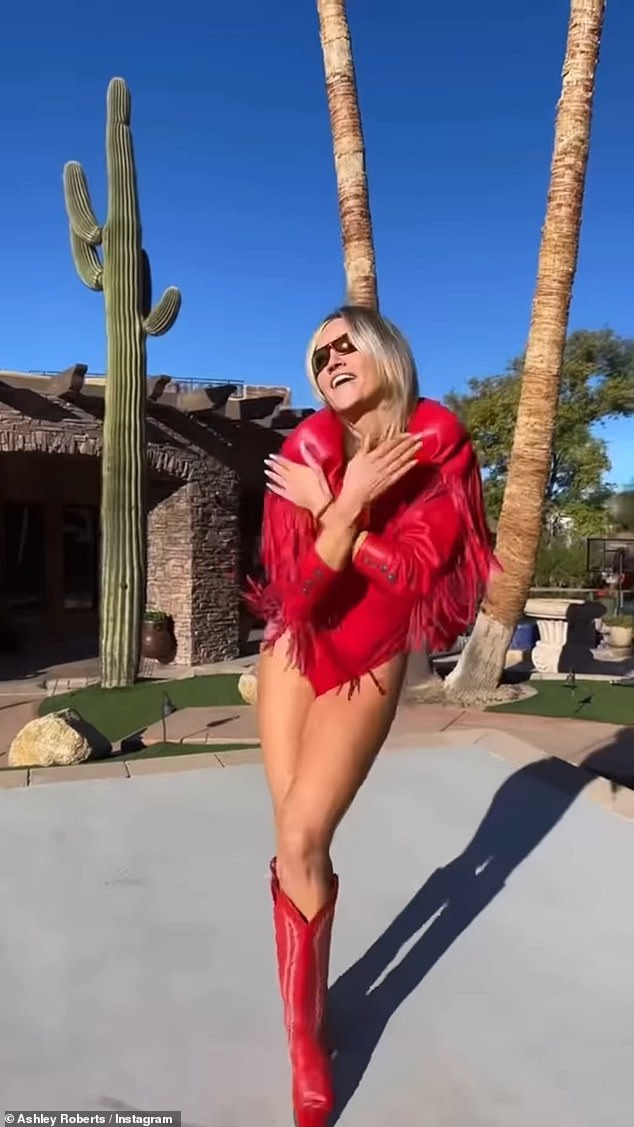 The video then cut to her in the sunshine in her home state, where her cozy coat was swapped for a sassy red bodysuit and cropped fringed jacket.