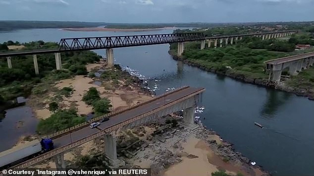 Aerial video of the central span of the Juscelino Kubitschek de Oliveira Bridge, which collapsed on Sunday. Authorities confirmed that two people died in the collapse and 14 more were missing Monday morning