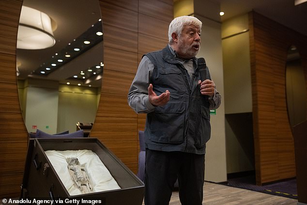 The national congress was turned into a circus last year when controversial UFO enthusiast and journalist Jaime Maussan appeared in court several times to prove that the mummified remains found in Peru are extraterrestrial life.