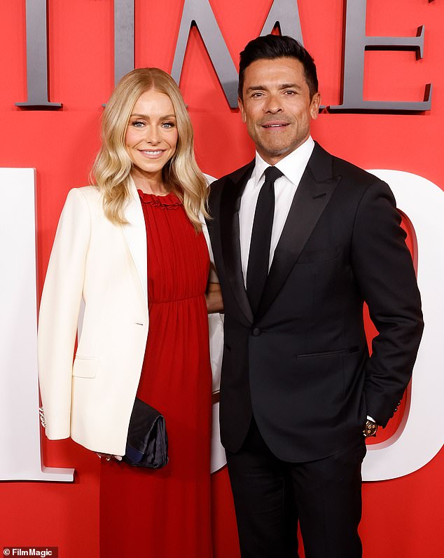 Kelly Ripa once fainted after having sex with her husband Mark Consuelos while suffering from ovarian cysts