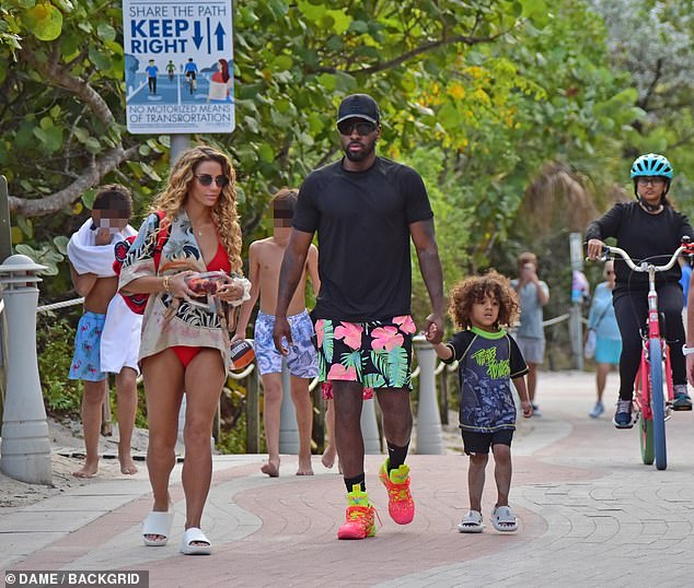 Jason Derulo joined Jena and their son Jason King Derulo for the beach day