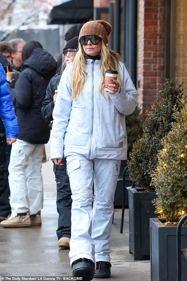 The 51-year-old supermodel wore a chic light blue snowsuit, brown beanie and snowboard goggles as she strolled through the celebrity hotspot